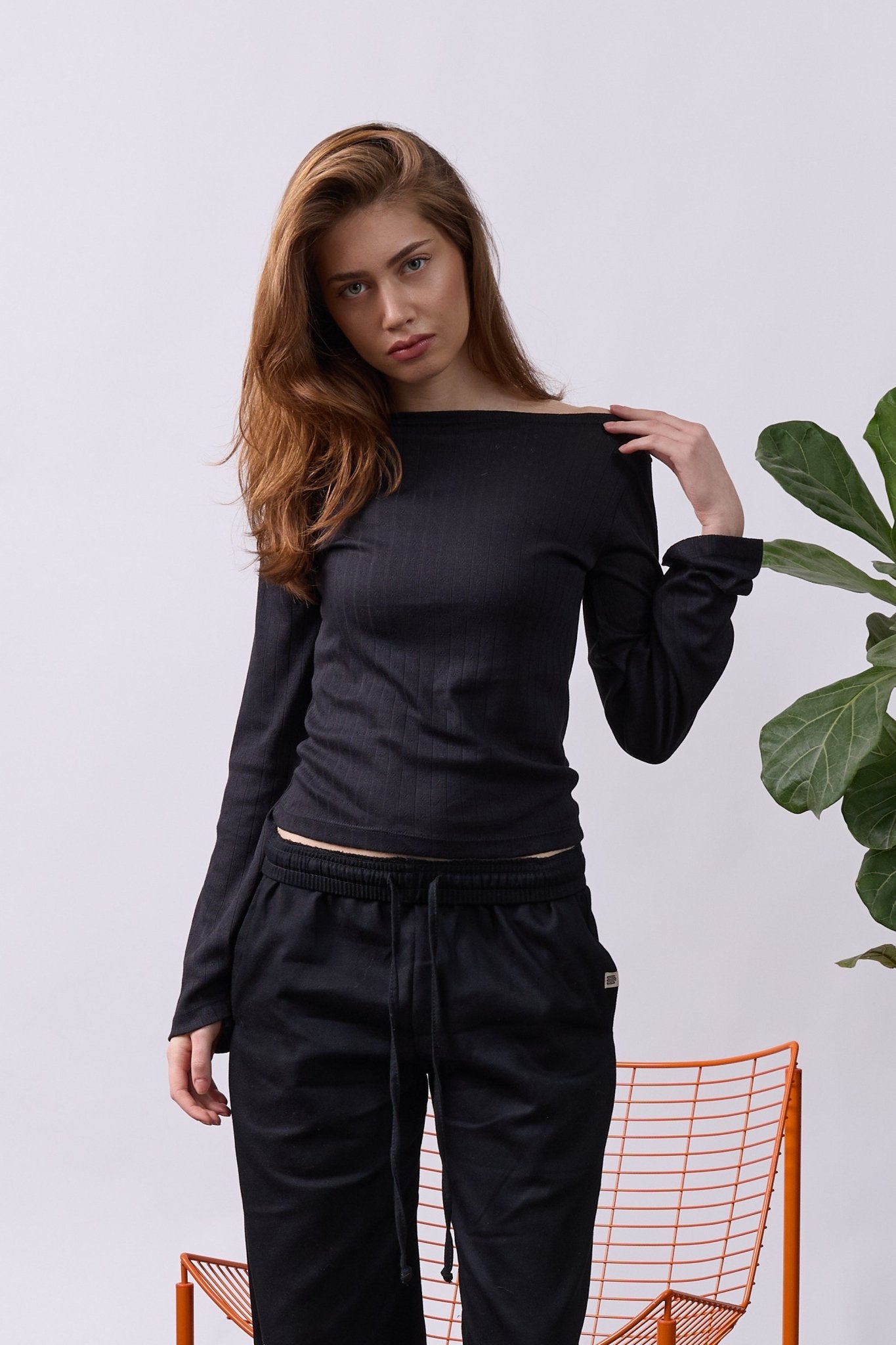 Off shoulder shirt - Black pointeil - GON