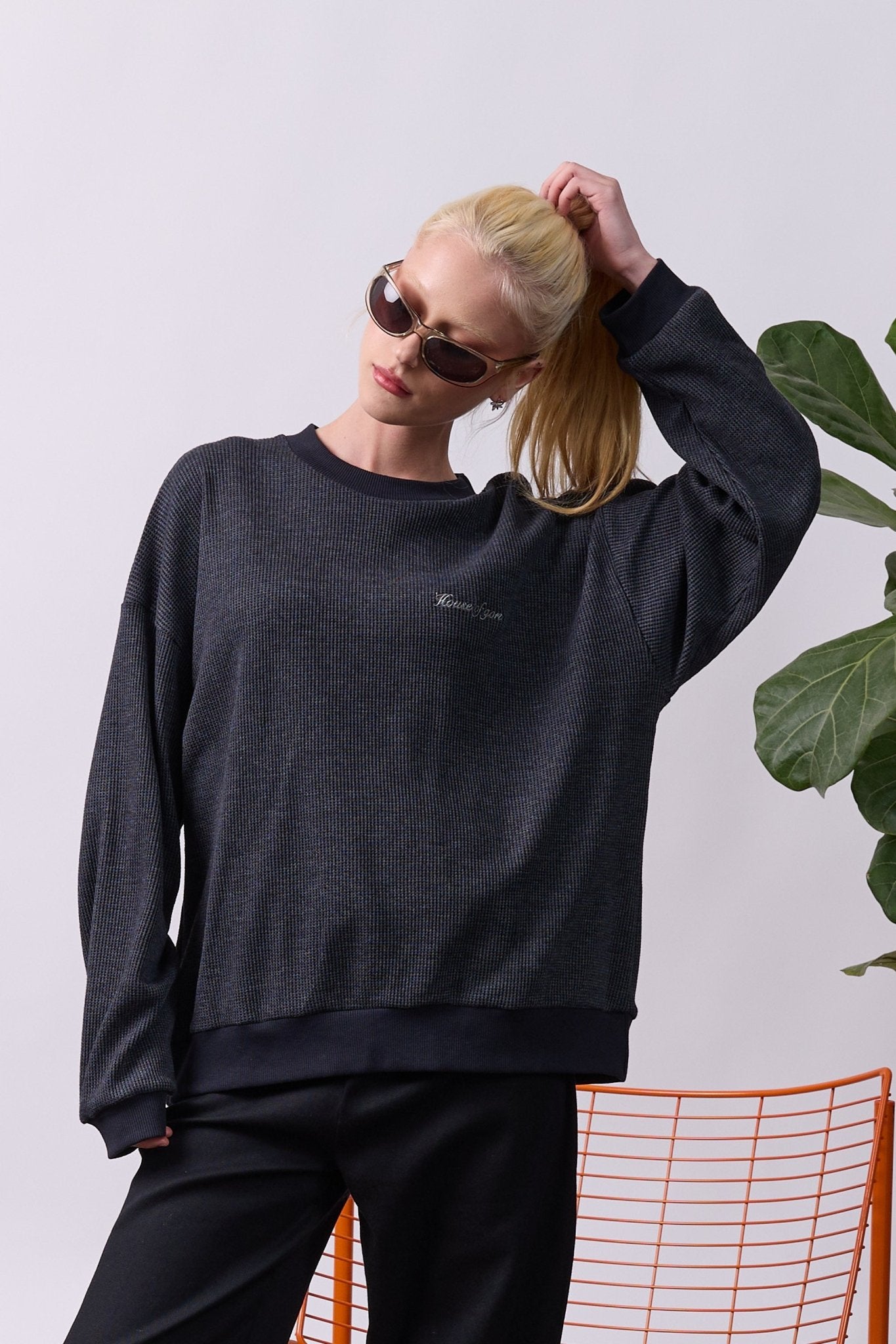 Vintage Waffle Sweatshirt – Black wash - GON