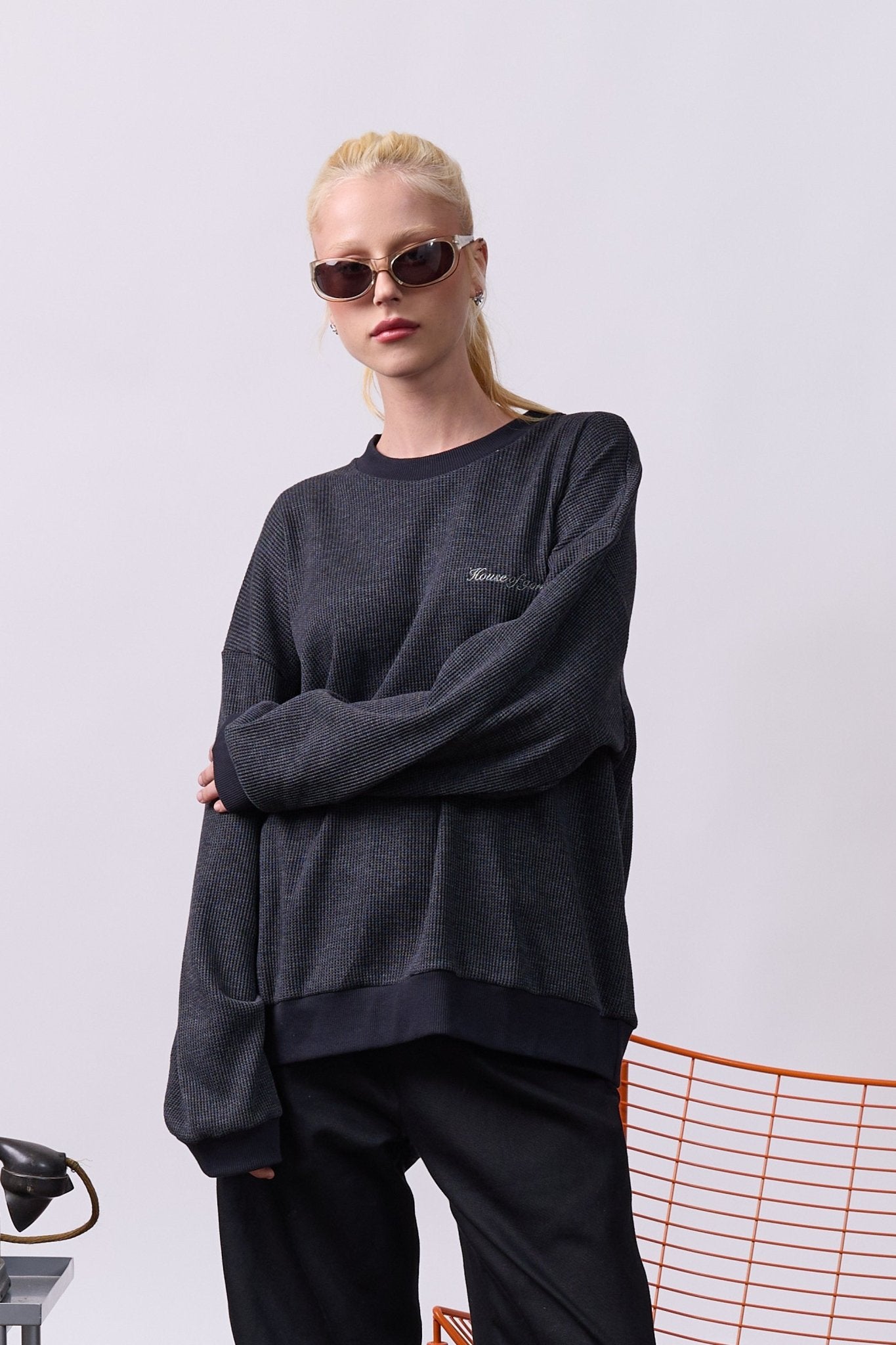 Vintage Waffle Sweatshirt – Black wash - GON