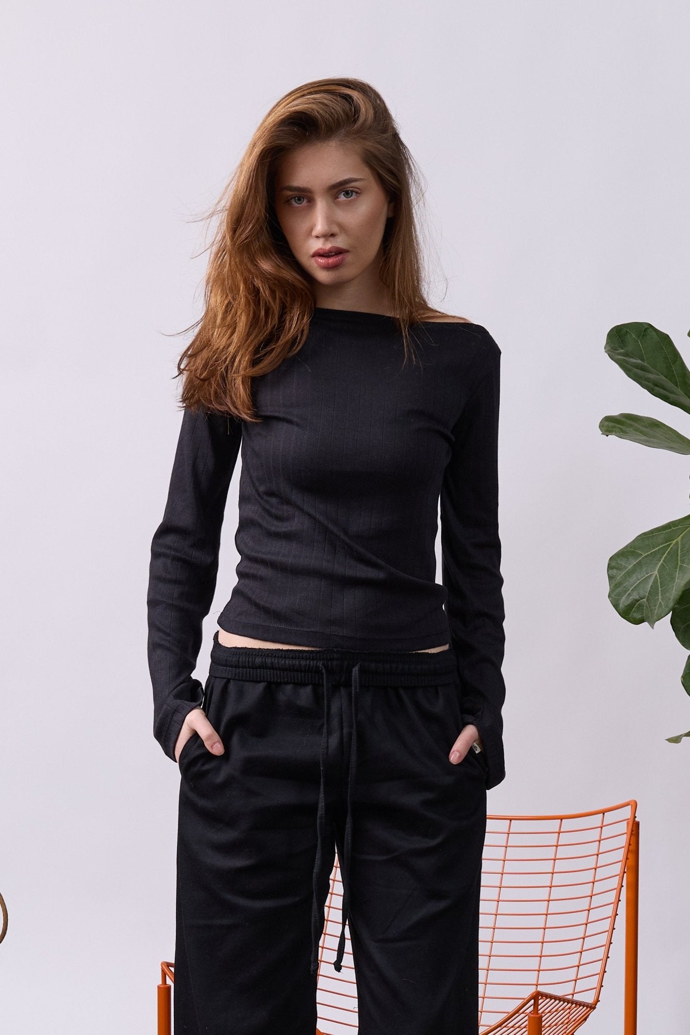 Off shoulder shirt - Black pointeil - GON