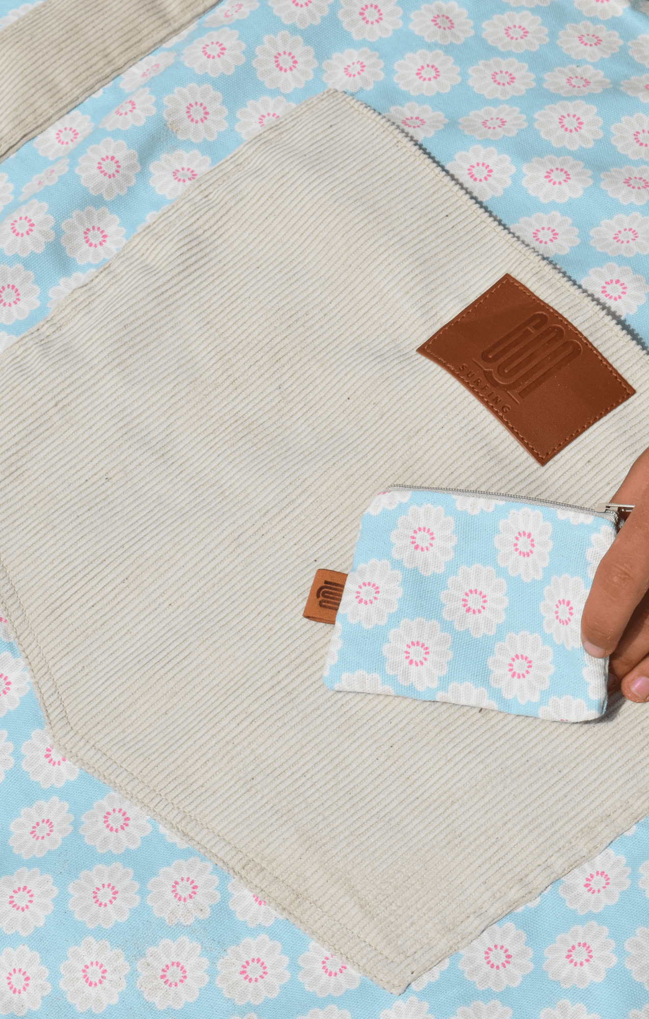 Turquoise flowers - Surfboard Bag - GONSURFING