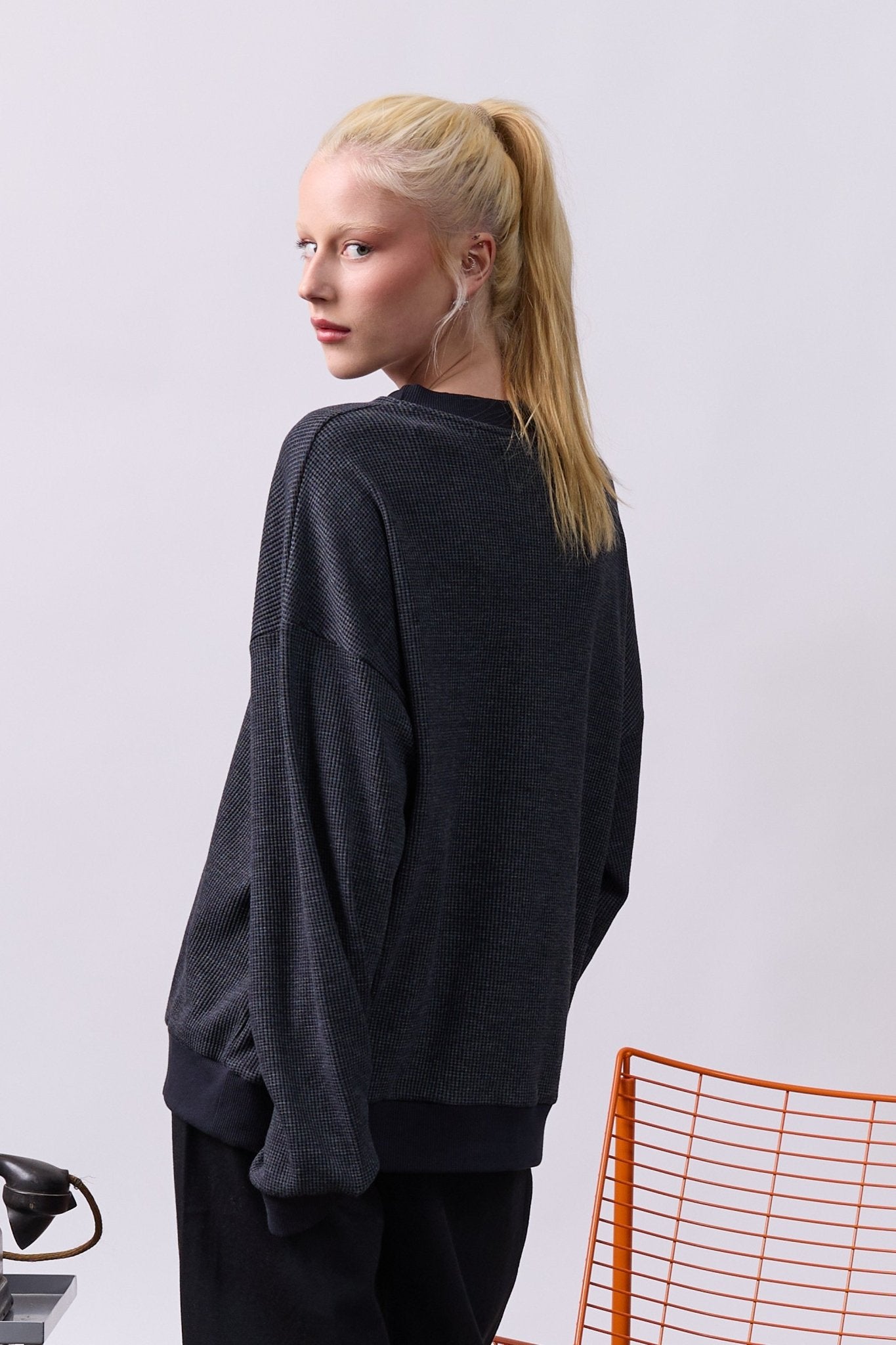 Vintage Waffle Sweatshirt – Black wash - GON