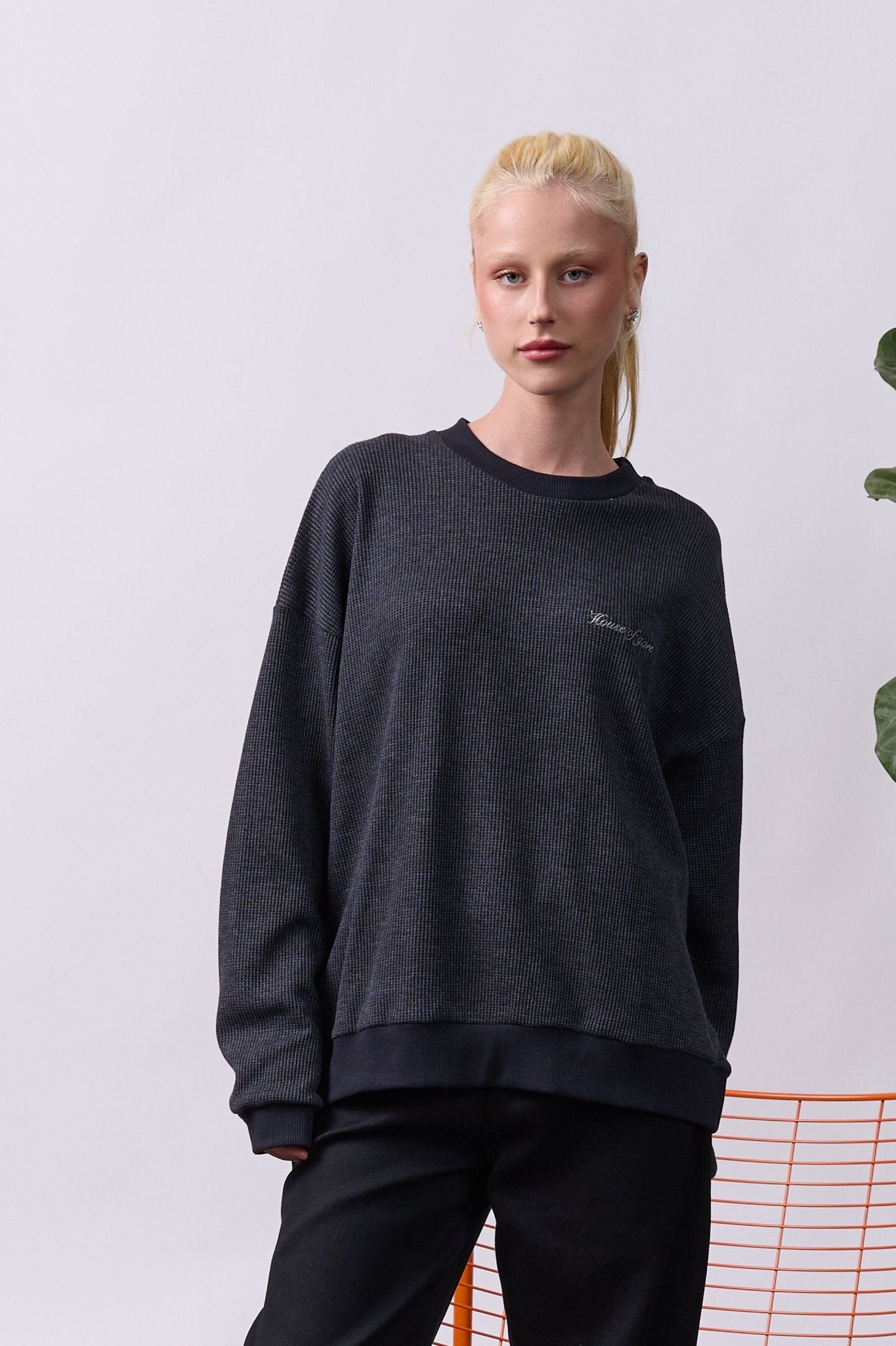 Vintage Waffle Sweatshirt – Black wash - GON